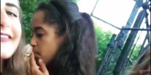 Sigaretta o spinello? Malia Obama pizzicata mentre fuma