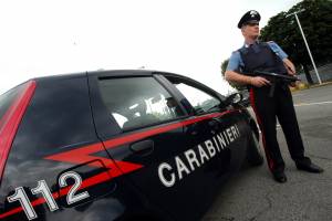 Ghanese irregolare picchia i carabiniere per evitare controlli