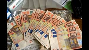 L'affare dei soldi falsi, nove arresti in Campania