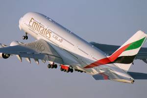 Viaggia per nove ore accanto a un passeggero obeso ma perde la causa con la Emirates