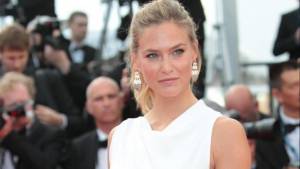 Bar Rafaeli perfetta a un mese dal parto. La foto scatena i fan