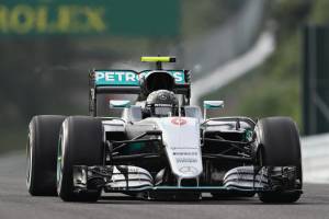 F1, Gp Giappone: pole a Rosberg