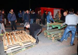 Ferrara, cittadini in strada contro i profughi