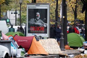 Parigi invasa dai migranti