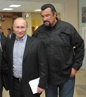 Putin concede la cittadinanza onoraria a Steven Seagal