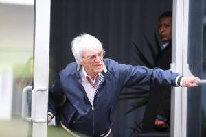 Ecclestone punge: "Ferrari? Gestione all'italiana"