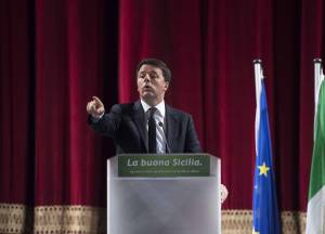 Renzi assediato prepara il tour elettorale.  Esodo Pd in Sicilia, in 40 lasciano il partito