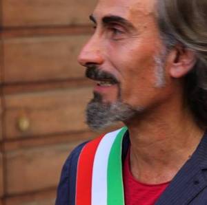 Il sindaco offende Zanardi: "Vota sì? Lo facevo più in gamba"