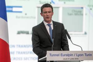 L'ex premier francese Valls adesso vuole candidarsi a sindaco di Barcellona