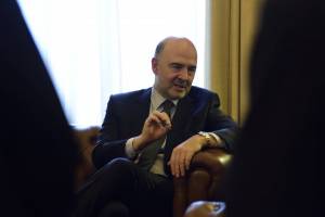 Moscovici attacca ancora: "L'Ue può implodere a causa di Salvini, Le Pen e Orban"