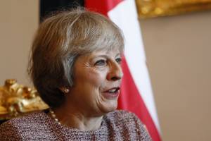 "Ha vestiti troppo cari": Theresa May come Agnese Renzi