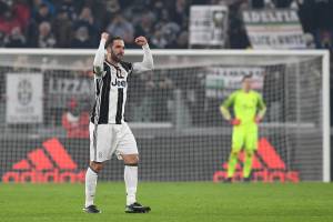 Higuain affossa la Roma: la Juventus campione d'inverno