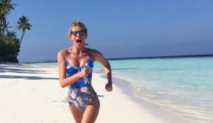 Alessia Marcuzzi, topless di Capodanno alle Maldive