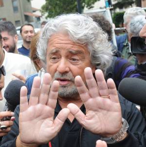 La dura vita di chi porta Beppe Grillo in tribunale
