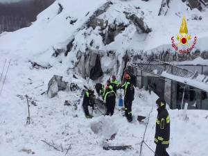 Un fuoco ha salvato i sei superstiti