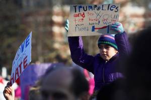 Donne anti-Trump in piazza: a Londra c'è anche il sindaco