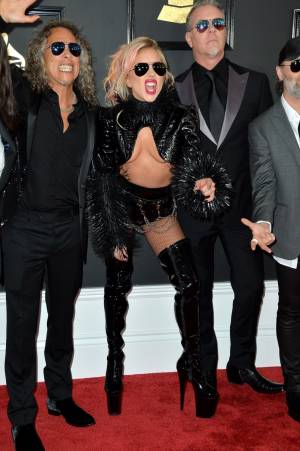 Lady Gaga in pelle ai Grammy Awards