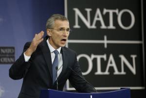 Nato, ultimatum Usa all'Europa. "Dovete rispettare gli impegni"