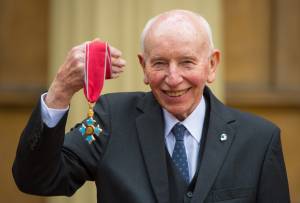 Formula Uno e motociclismo piangono John Surtees