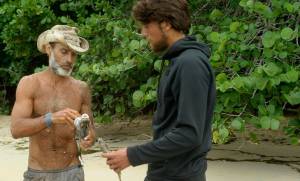 Isola dei Famosi, Simone ha un malore. Raz Degan gli regala un suo pesce