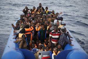 Migranti, Frontex: "Ancora alta la minaccia terrorismo"