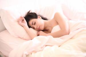 Materassi, cliniche, tappi e melatonina: alla (disperata) ricerca del sonno perduto