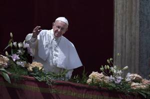 Pasqua, la messa di Francesco: ​"Scandalo divario ricchi e poveri"