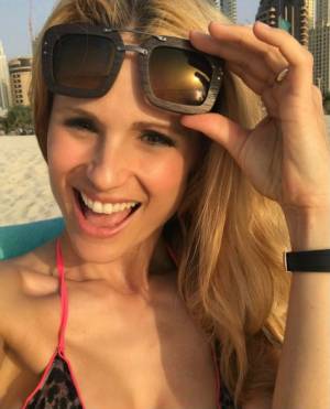 Michelle Hunziker, addominali sexy a Dubai