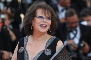 Claudia Cardinale mette all'asta i vestiti