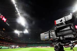 Rivoluzione in A: moviola in campo dal prossimo campionato. Tavecchio sarà il commissario