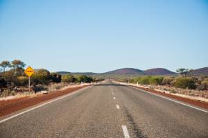 Australia, 12enne scappa di casa e guida per 1300 chilometri da solo