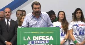 Migranti, Salvini al governo "Fuori il dossier scafisti-Ong"