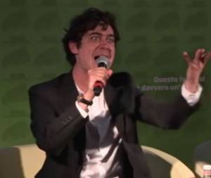 Riccardo Scamarcio inveisce contro il pubblico: "Dovete stare zitti"