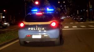 "Rivuoi la giacca? Dammi 30 euro". Ma lui chiama la polizia