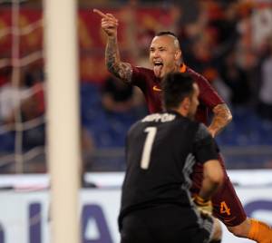 Nainggolan a un tifoso della Juventus: "Dai, non rosicare..."