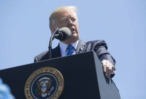 Trump corregge il tiro: "Volevo condividere con la Russia i fatti sul terrorismo"