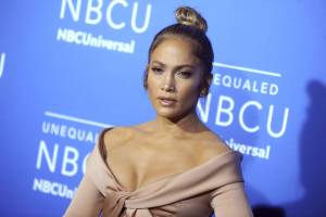 Jennifer Lopez hot in rosa carne
