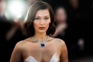 Trasparenze ed eccessi: Bella Hadid è senza rivali