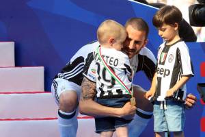 Figlio di Bonucci in lacrime, la moglie Martina: "Ecco perché piangeva"