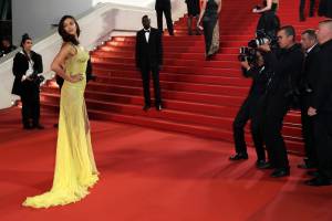 Irina a Cannes due mesi dopo la gravidanza