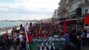 La manifestazione degli antagonisti in Sicilia contro il G7