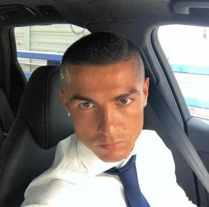 Cristiano Ronaldo vince la Champions e cambia look: "Vi piaccio?"