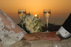 Napoli, invitano tutti gli immigrati al loro "matrimonio antirazzista"