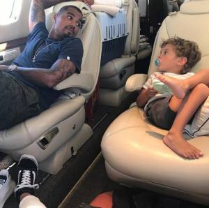 Melissa Satta pubblica una foto con Boateng e il figlio, ma un particolare scatena la rete