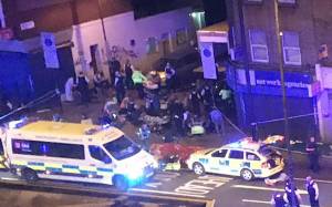 Londra, fuori dalla moschea dopo l'attacco