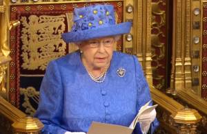 Brexit, la regina al Parlamento: "Priorità è trovare migliore accordo con l'Ue"