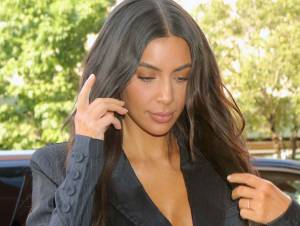 Kim Kardashian sexy, parla per le donne