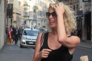 Alessia Marcuzzi hot in vacanza