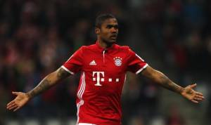 Douglas Costa nei guai, mandato d'arresto dal Brasile: ecco cosa rischia