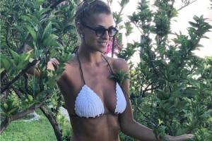 Cristina Chiabotto hot in bikini